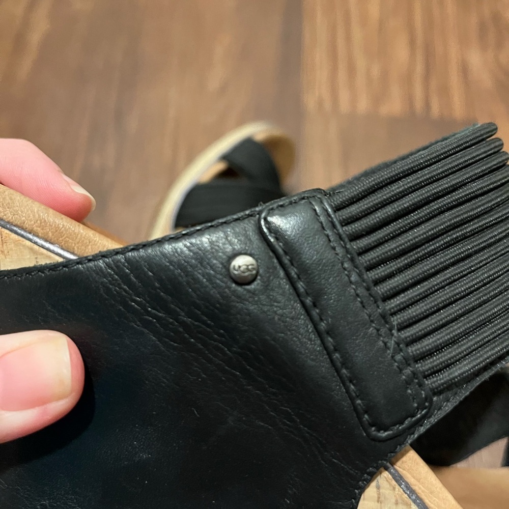 UGG Wedge Sandals Australian Hilarie Black
Leather and Elastic straps - 7 - Picture 7 of 12
